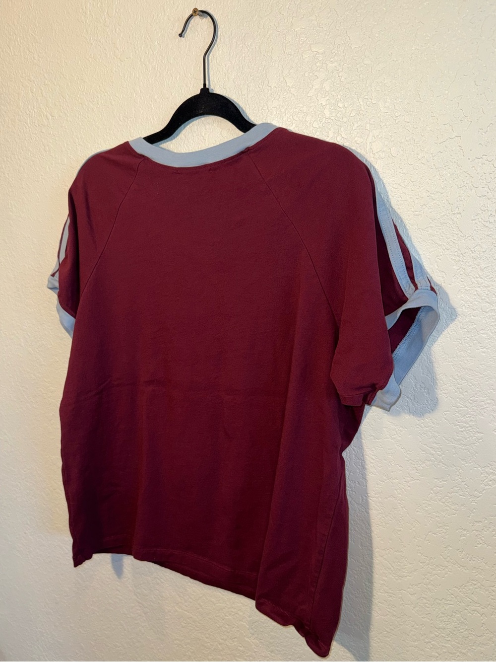 Daydreamer Burgundy V- Neck Raglan Sleeve Casual Boxy Graphic Club Tee Size M - Picture 8 of 8